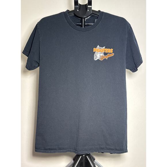 Hooters Daytona Racing T-Shirt, Size Large - Picture 1 of 5